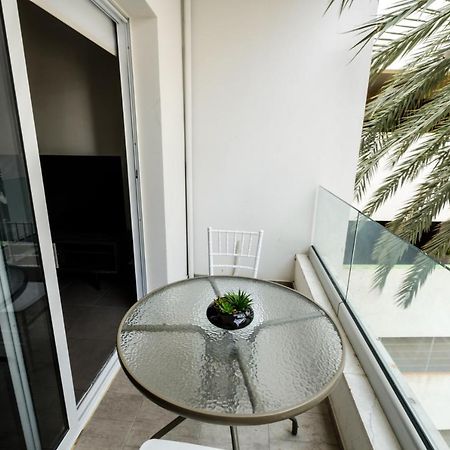 לרנקה Spacious Studio Downtown מראה חיצוני תמונה