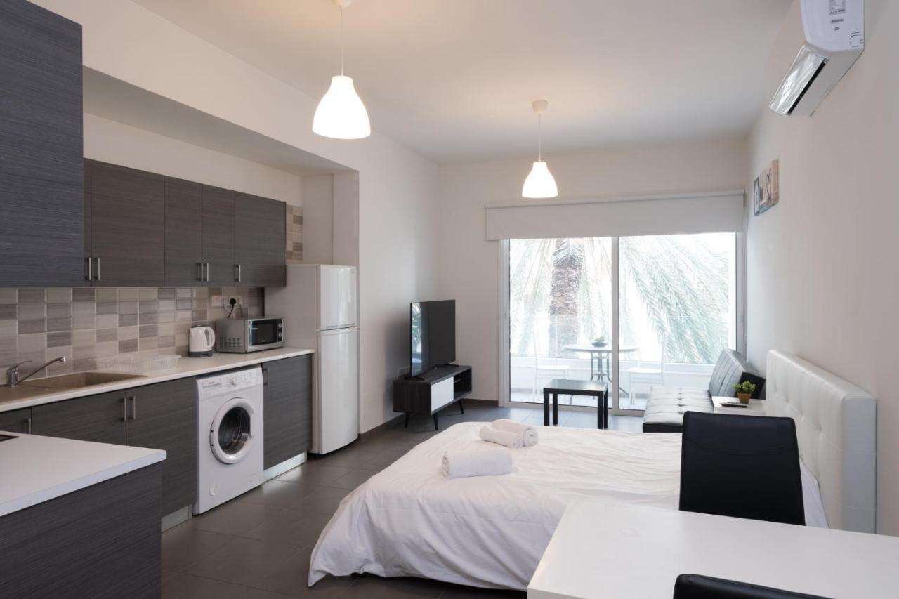 לרנקה Spacious Studio Downtown מראה חיצוני תמונה