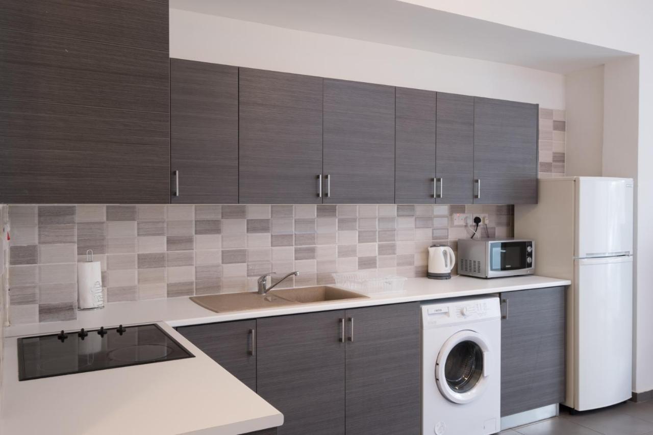 לרנקה Spacious Studio Downtown מראה חיצוני תמונה
