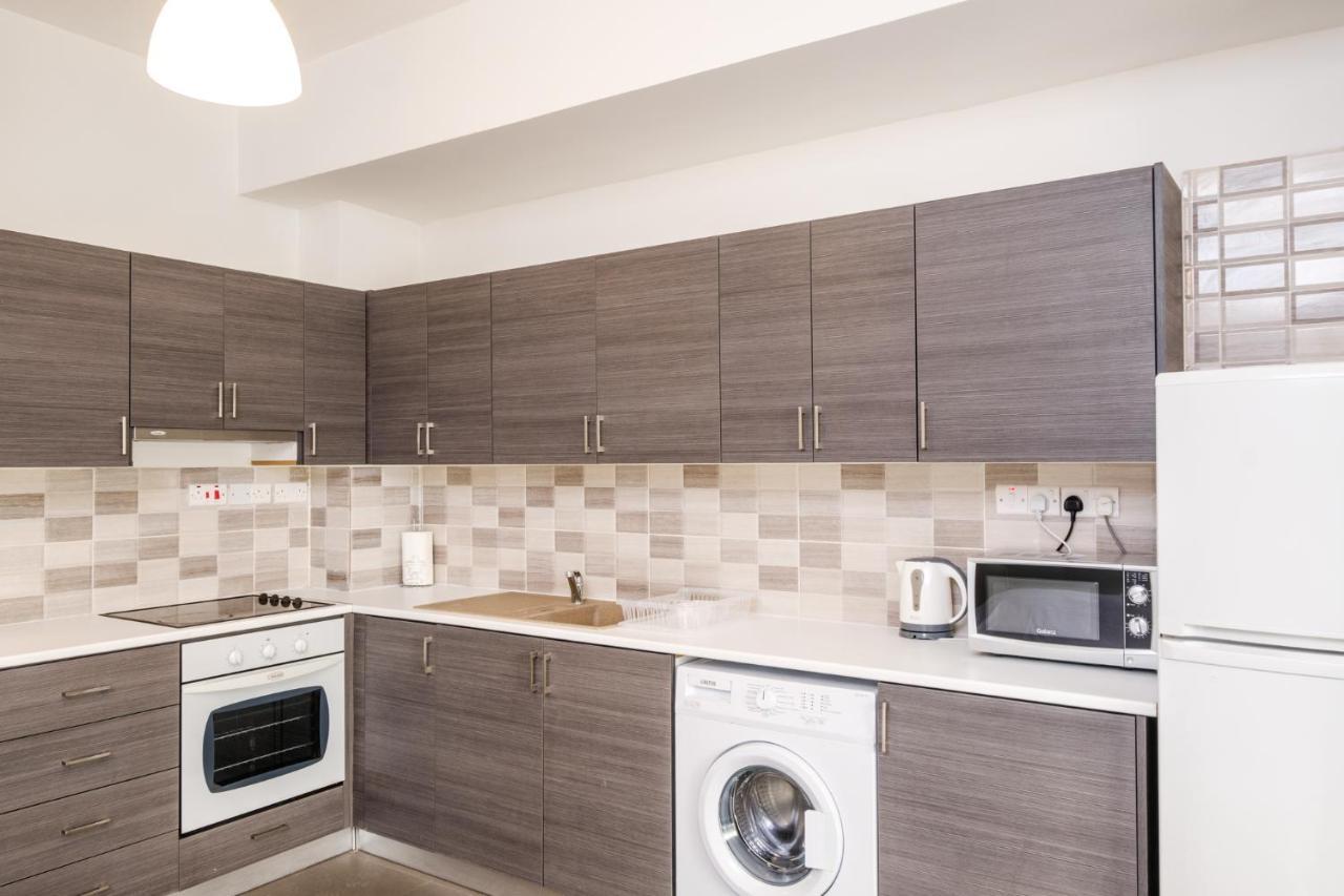 לרנקה Spacious Studio Downtown מראה חיצוני תמונה
