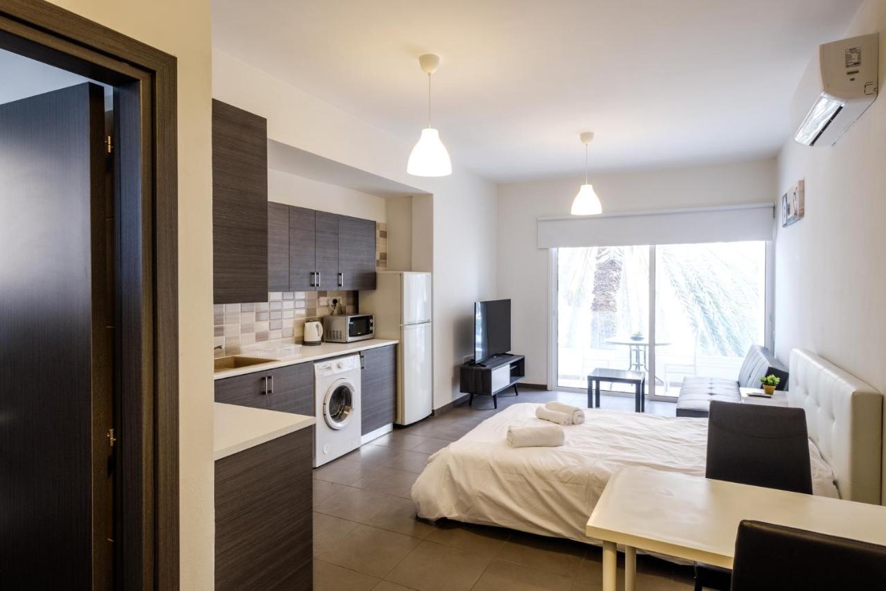 לרנקה Spacious Studio Downtown מראה חיצוני תמונה